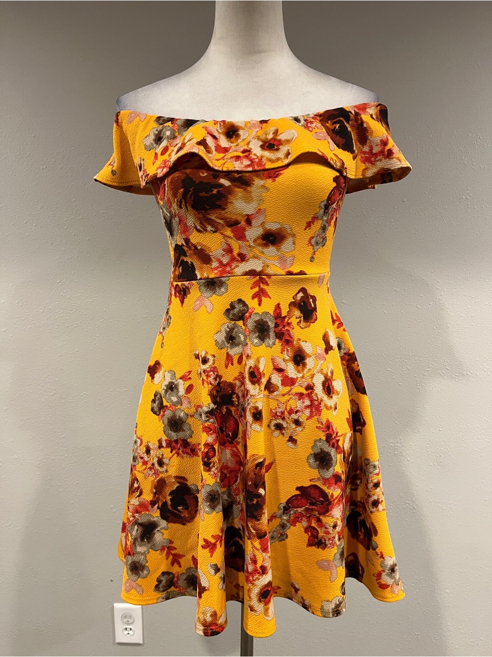 Off-Shoulder Yellow Floral Fit & Flare Dress size extra small